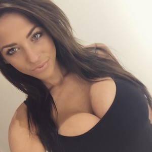 Je désire un plan cul sur Sarthe avec un amant qui bande pour le cul de fille aux melons tout rond et