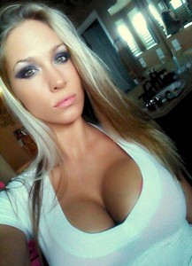Qui a envie de rencontrer une excitante coquine aux gros nibards en manque sur Moselle dans son lit ?