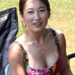 une milf sexy veut sucer un mec sur le 40
